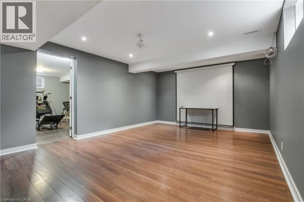 Photo 8 of 49 Fitzgerald Drive, Cambridge ON