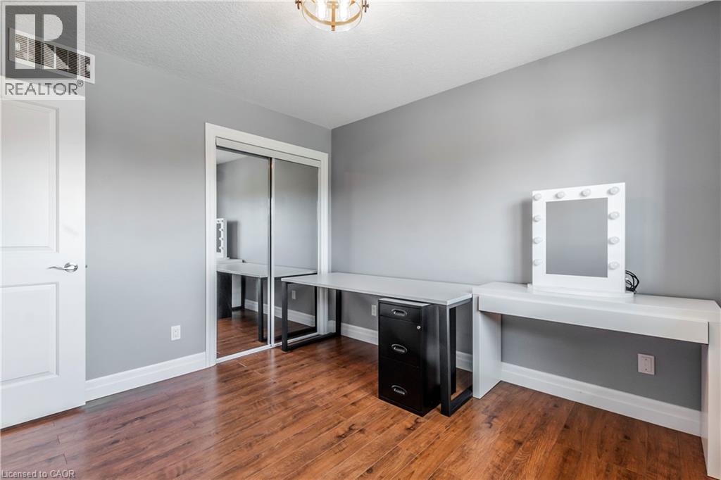 Photo 30 of 49 Fitzgerald Drive, Cambridge ON