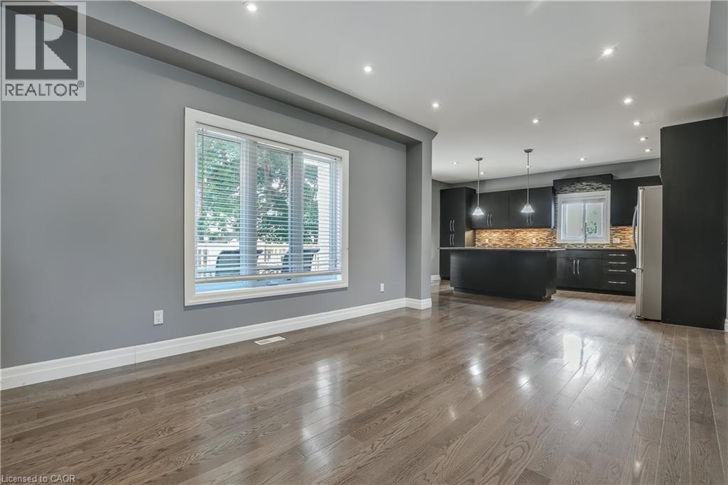 Photo 7 of 49 Fitzgerald Drive, Cambridge ON