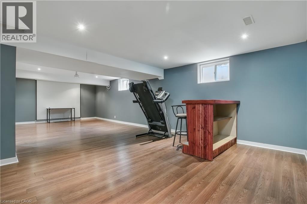 Photo 4 of 49 Fitzgerald Drive, Cambridge ON