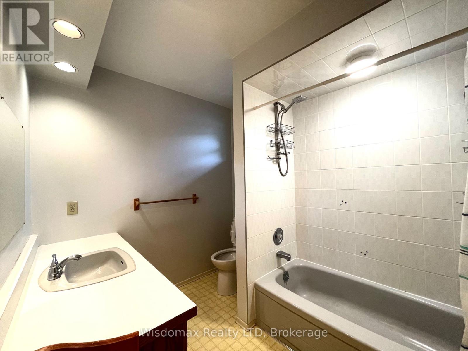 Photo 11 of 110 Riverview Boulevard, St Catharines ON