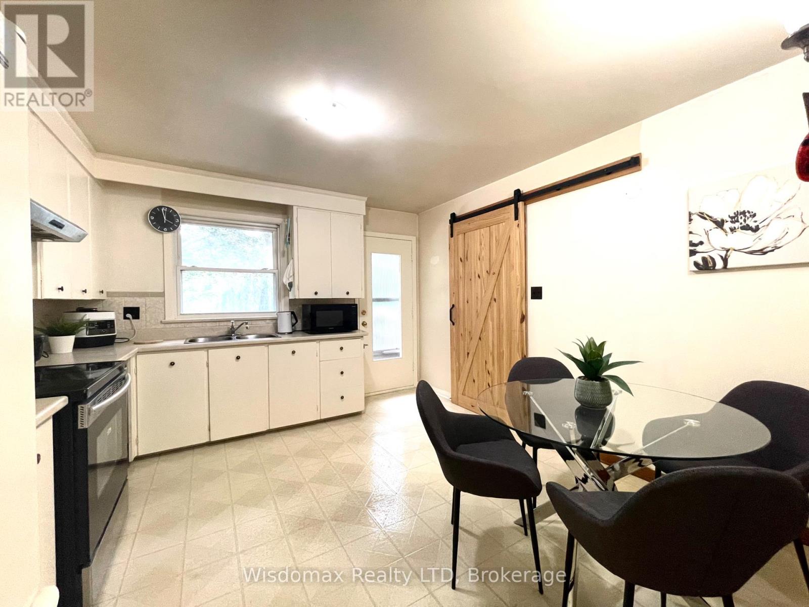 Photo 9 of 110 Riverview Boulevard, St Catharines ON