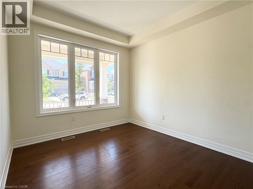 Photo 5 of 211 Ridge Road, Cambridge ON