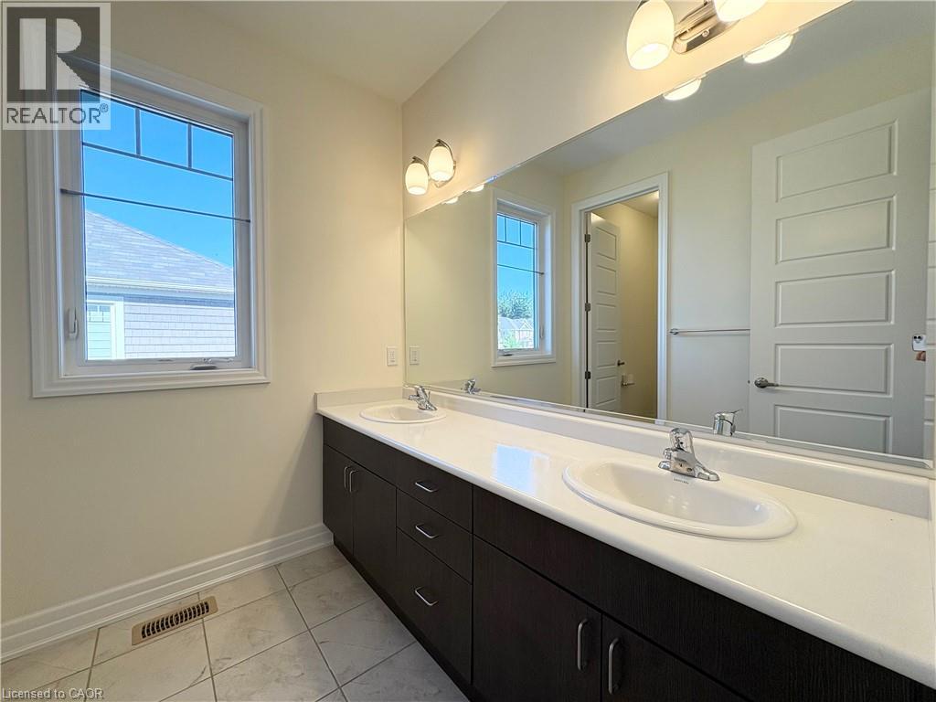 Photo 24 of 211 Ridge Road, Cambridge ON