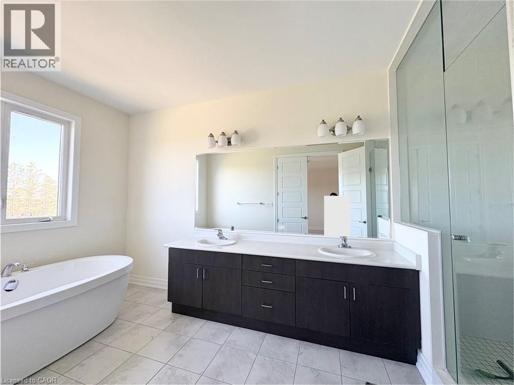 Photo 8 of 211 Ridge Road, Cambridge ON