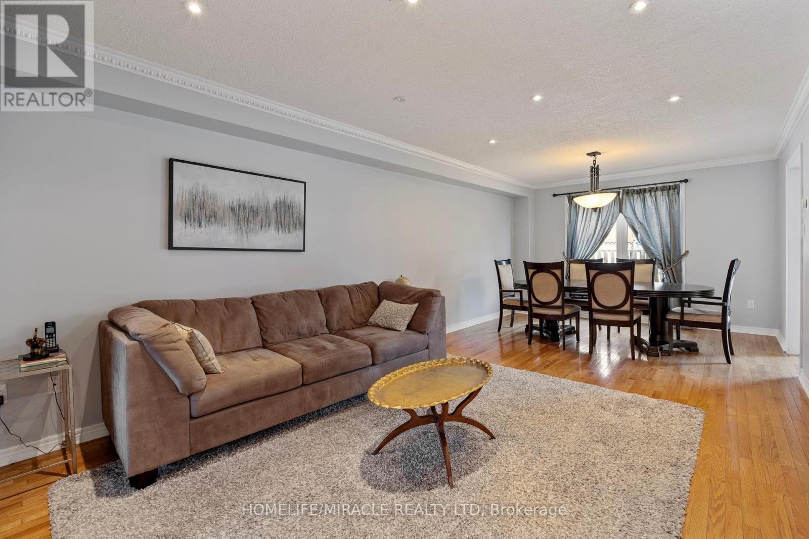 Photo 3 of 146 Roxbury Street, Markham ON