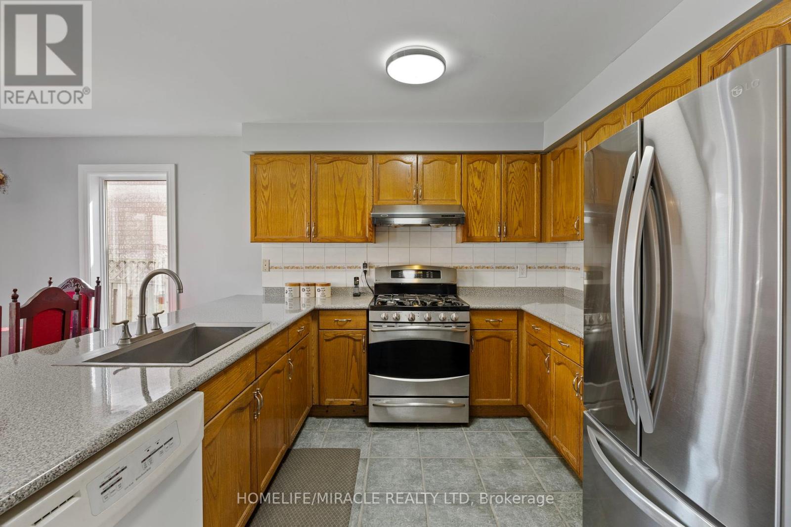 Photo 35 of 146 Roxbury Street, Markham ON