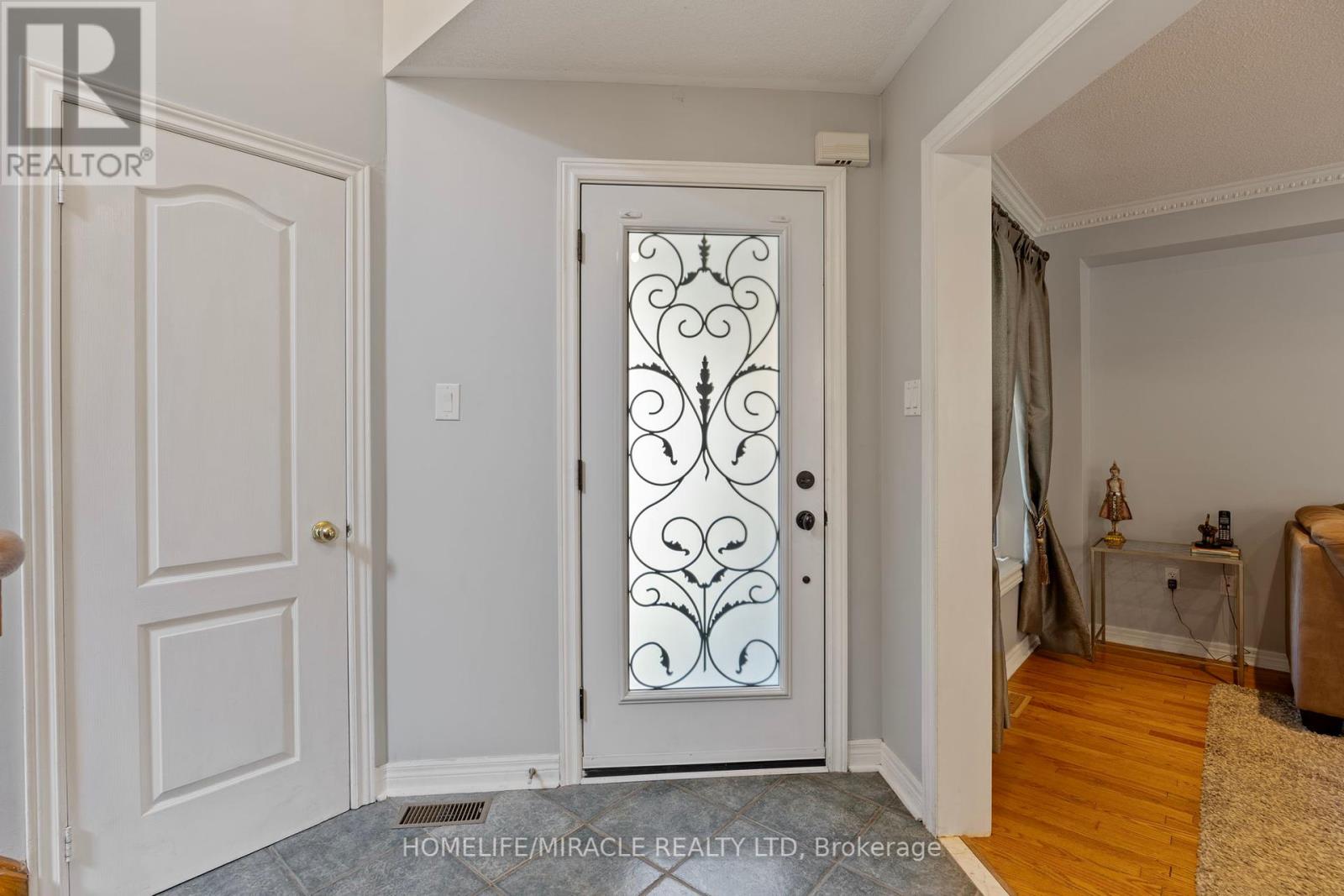 Photo 16 of 146 Roxbury Street, Markham ON
