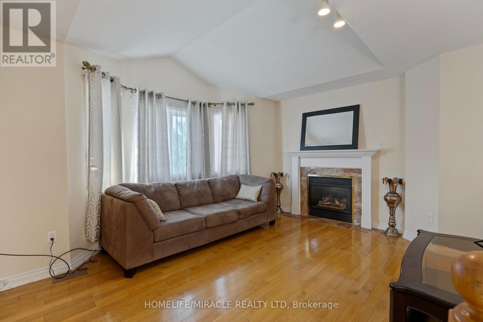 Photo 17 of 146 Roxbury Street, Markham ON