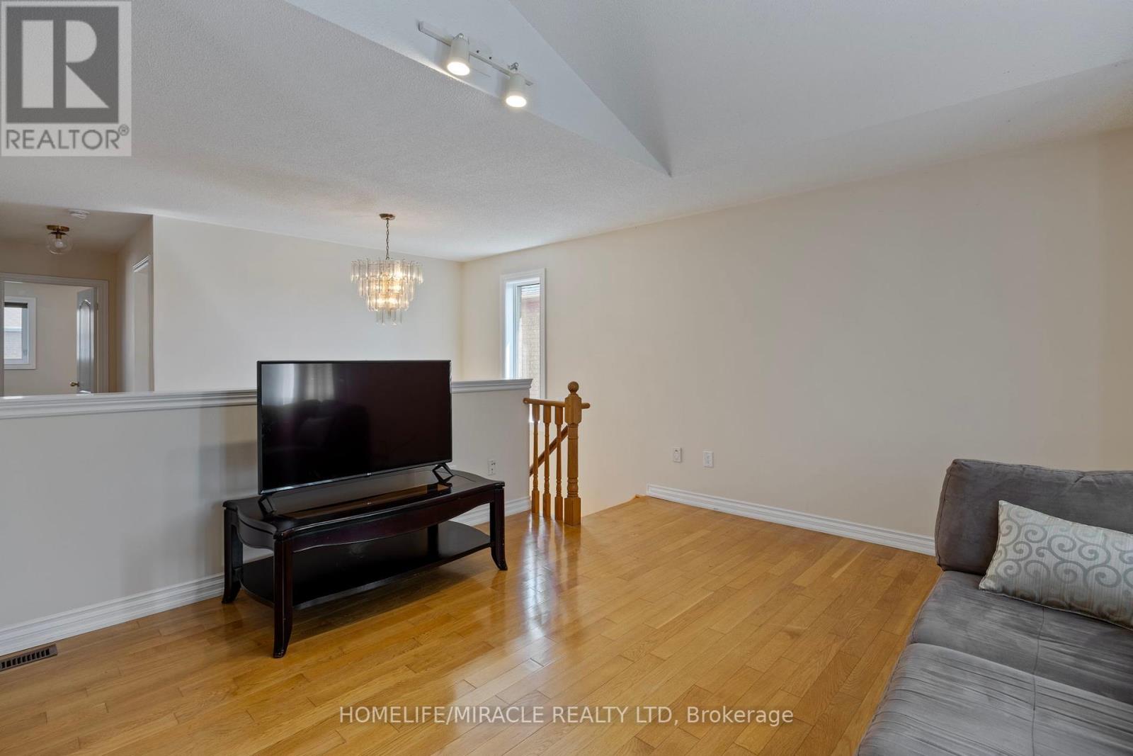 Photo 38 of 146 Roxbury Street, Markham ON