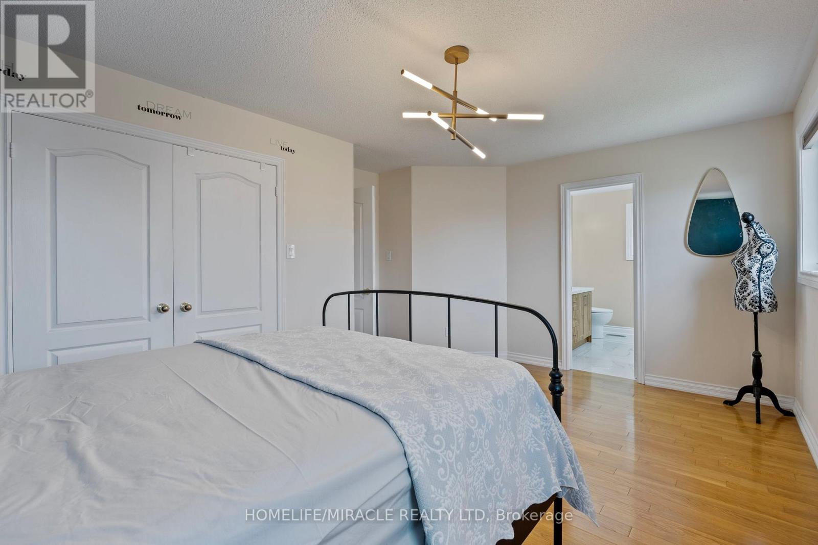 Photo 21 of 146 Roxbury Street, Markham ON