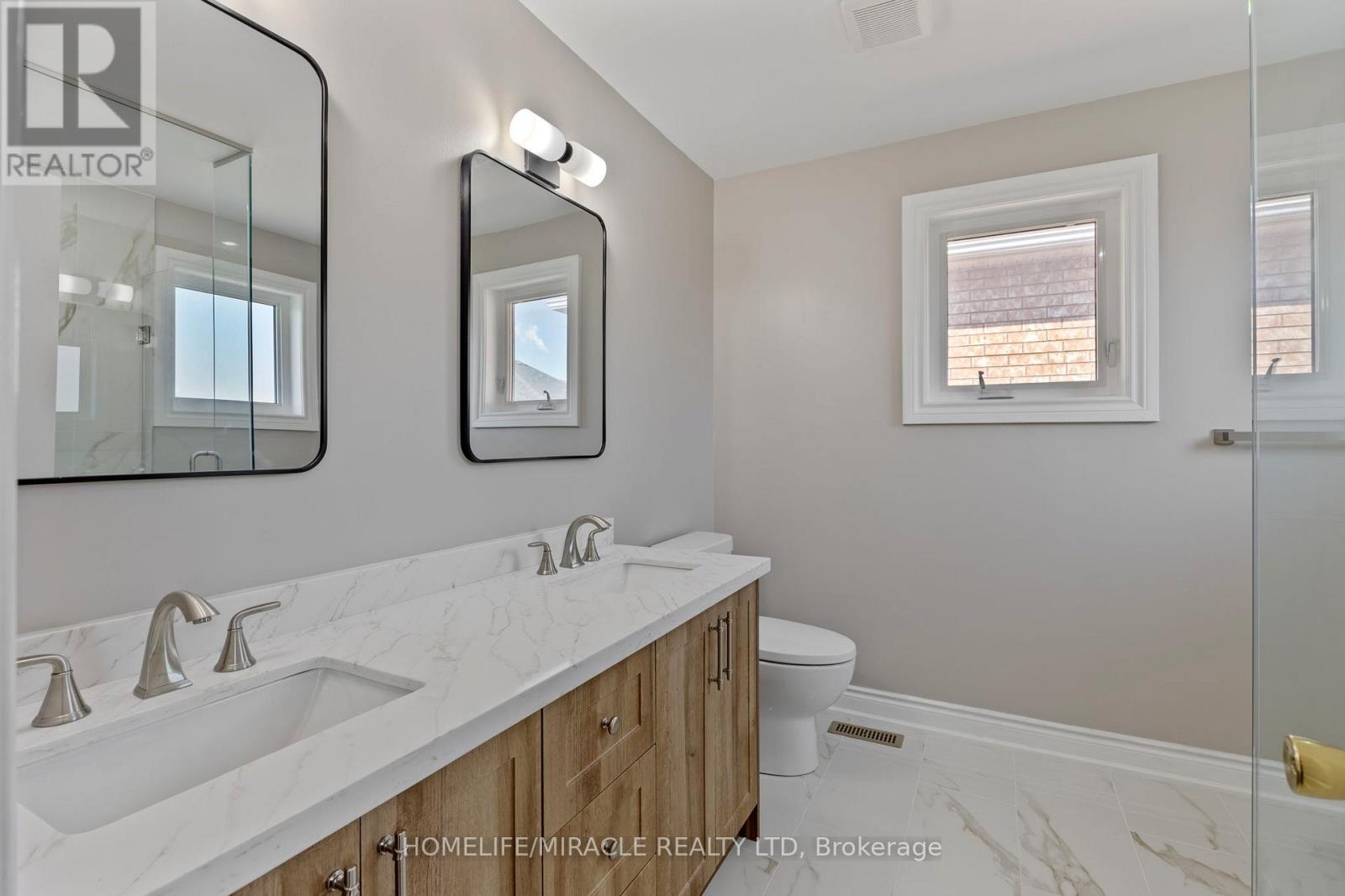 Photo 33 of 146 Roxbury Street, Markham ON
