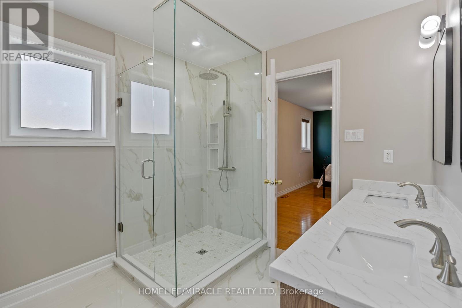 Photo 22 of 146 Roxbury Street, Markham ON