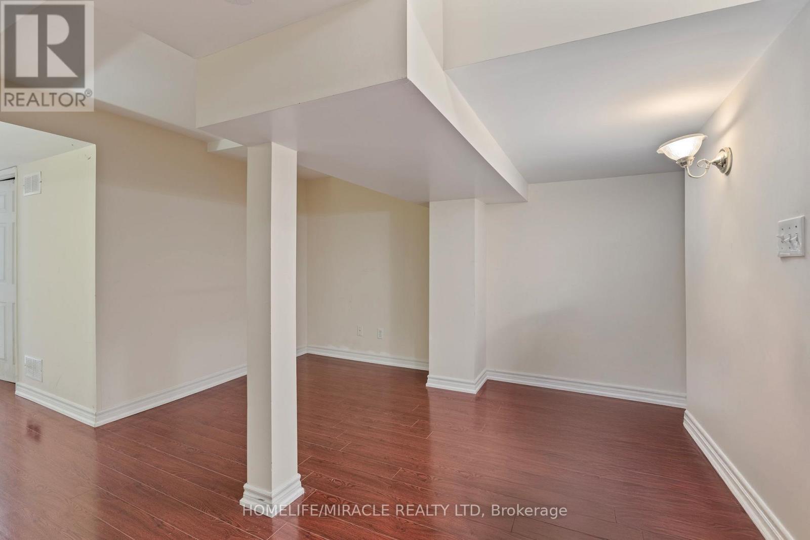 Photo 11 of 146 Roxbury Street, Markham ON