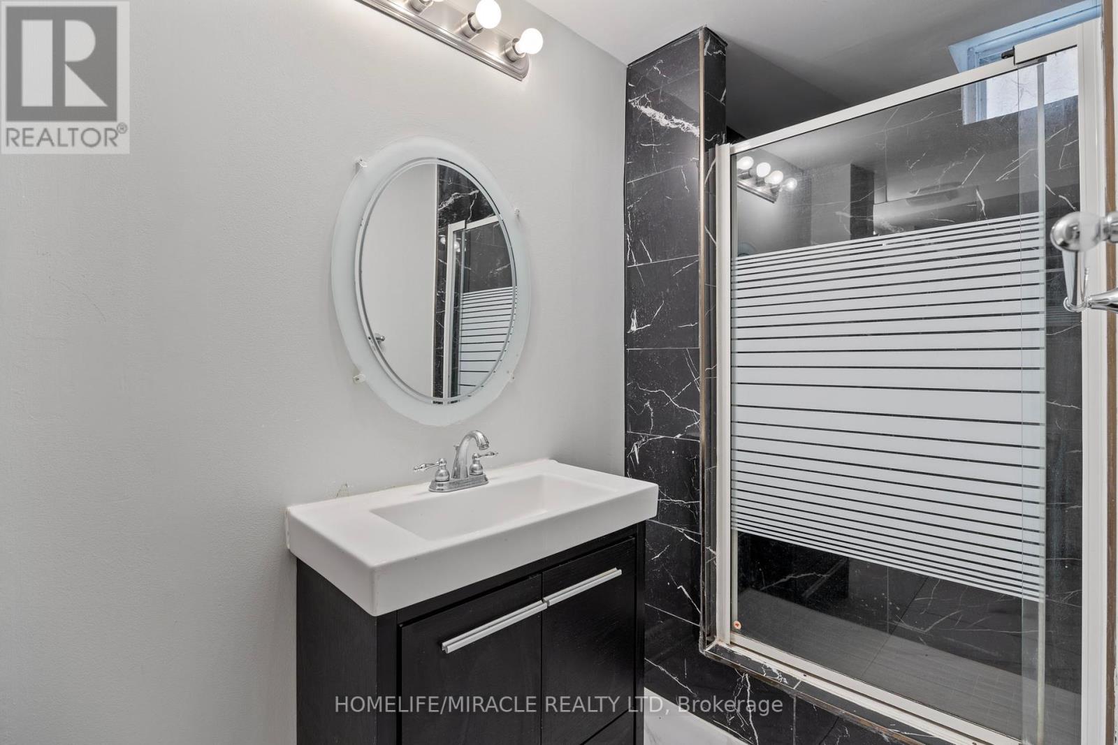 Photo 46 of 146 Roxbury Street, Markham ON
