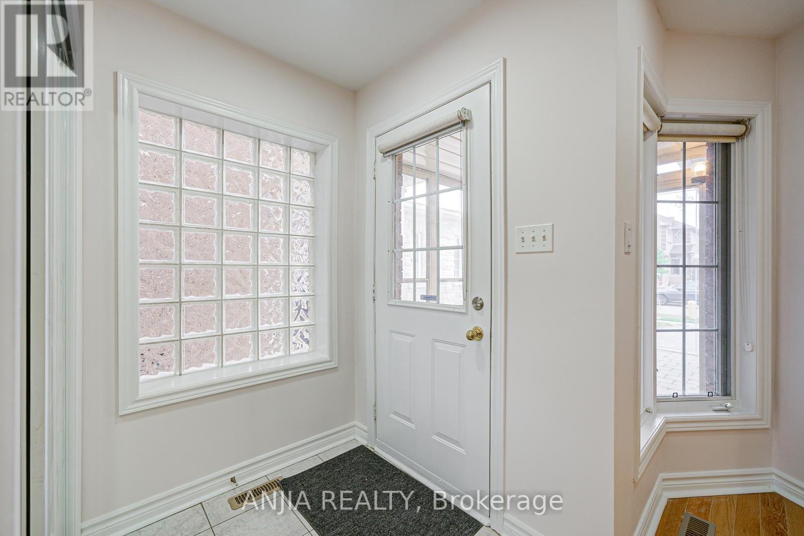 Photo 25 of 203 Milliken Meadows Drive, Markham ON