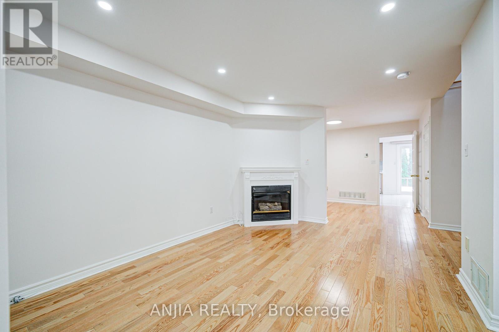 Photo 18 of 203 Milliken Meadows Drive, Markham ON