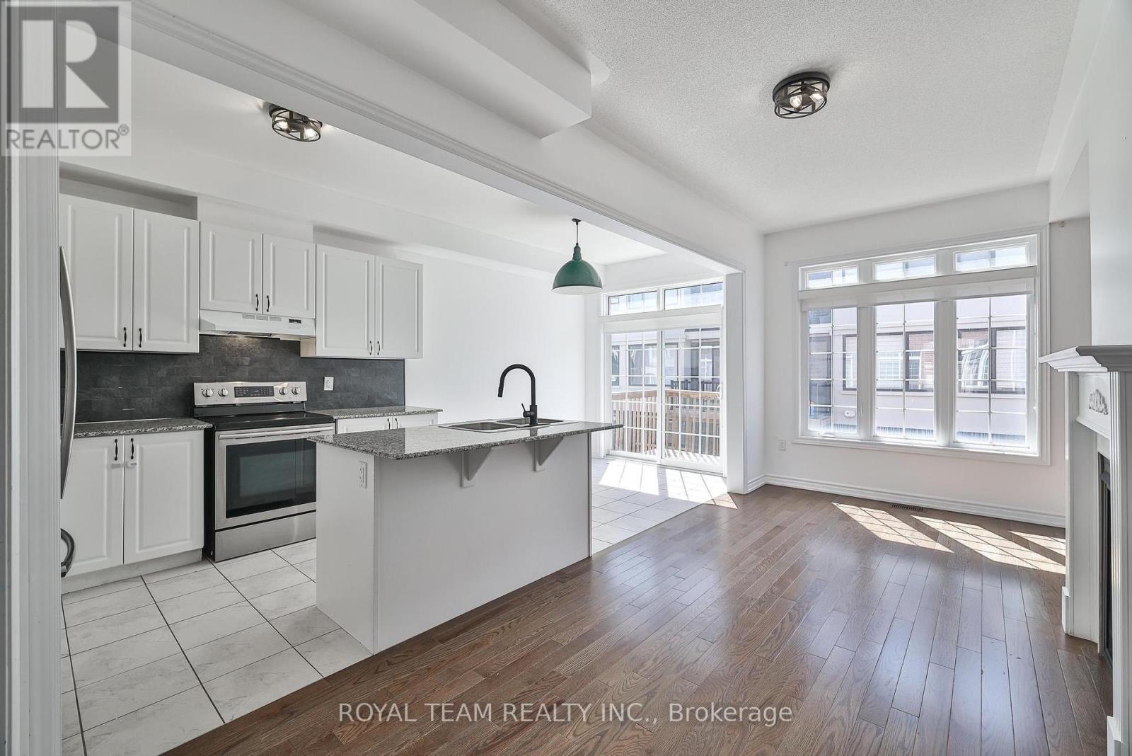 Photo 8 of 25 Sandwell Street, Vaughan ON