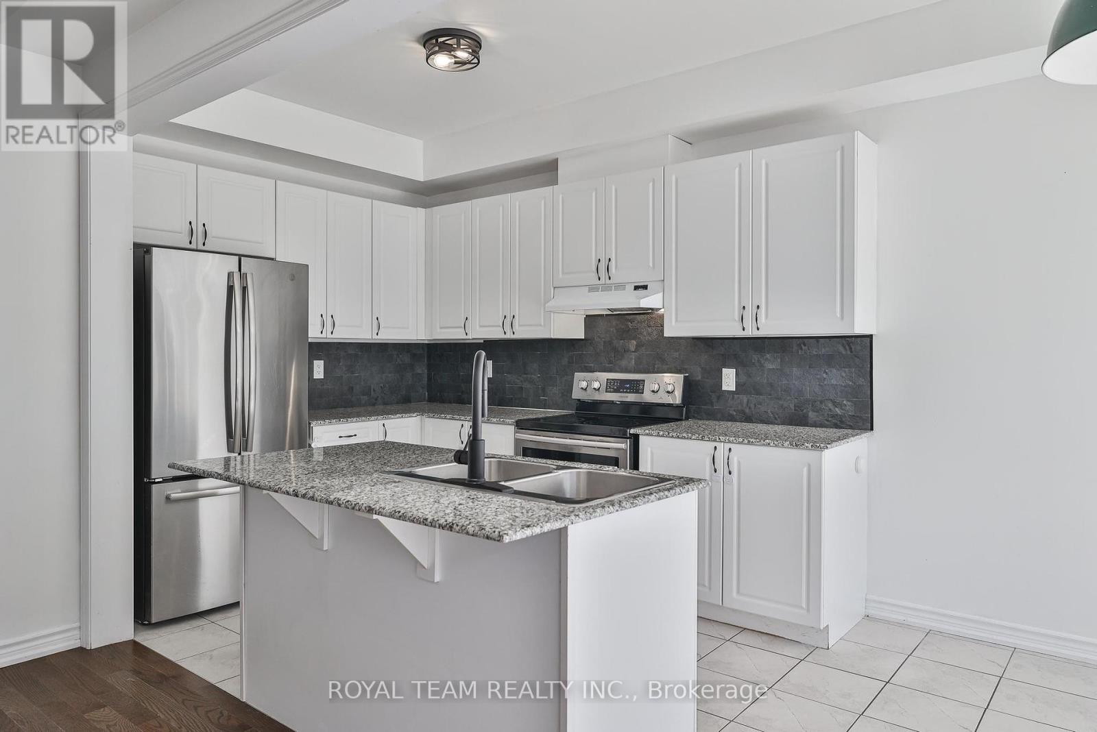 Photo 3 of 25 Sandwell Street, Vaughan ON