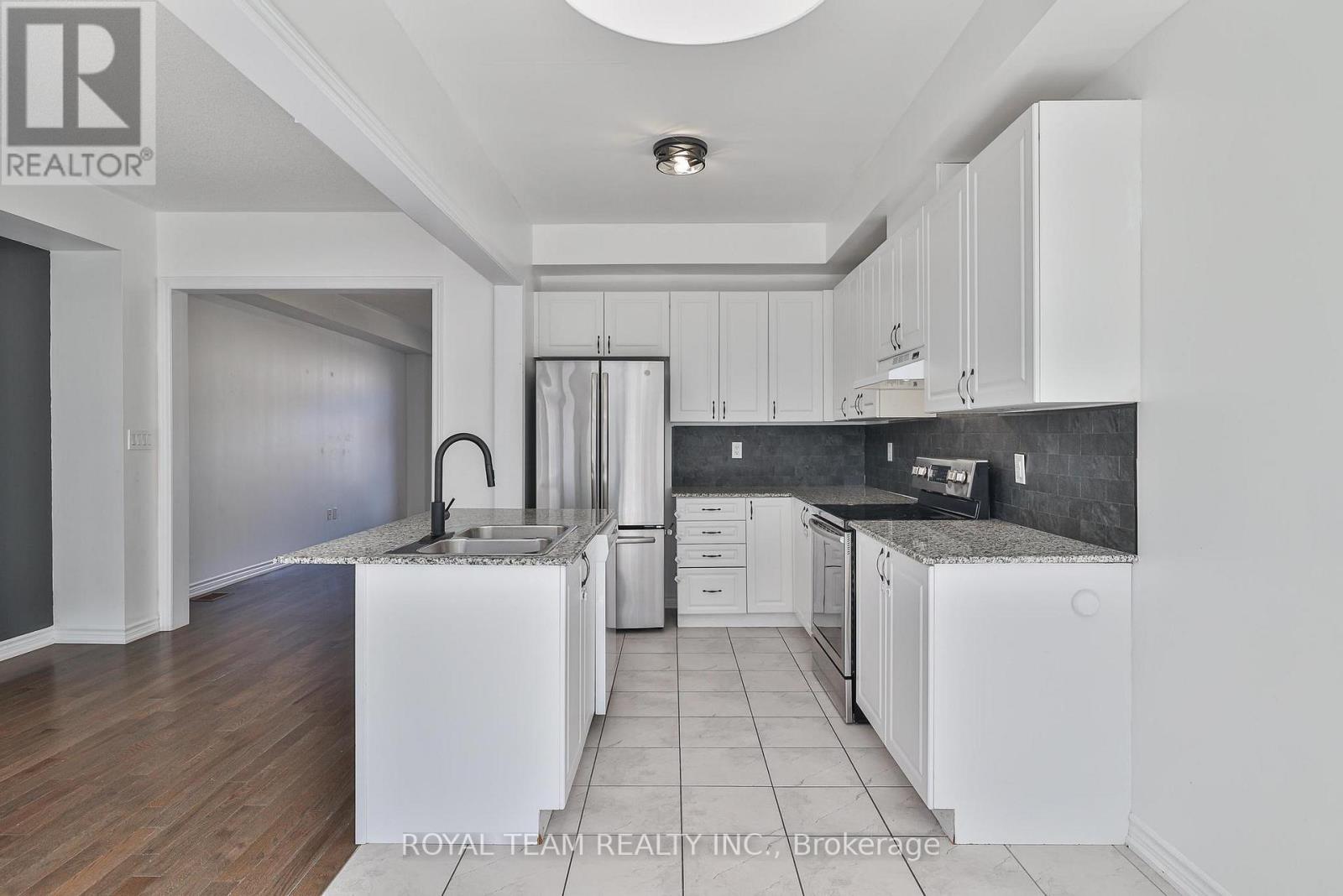 Photo 11 of 25 Sandwell Street, Vaughan ON