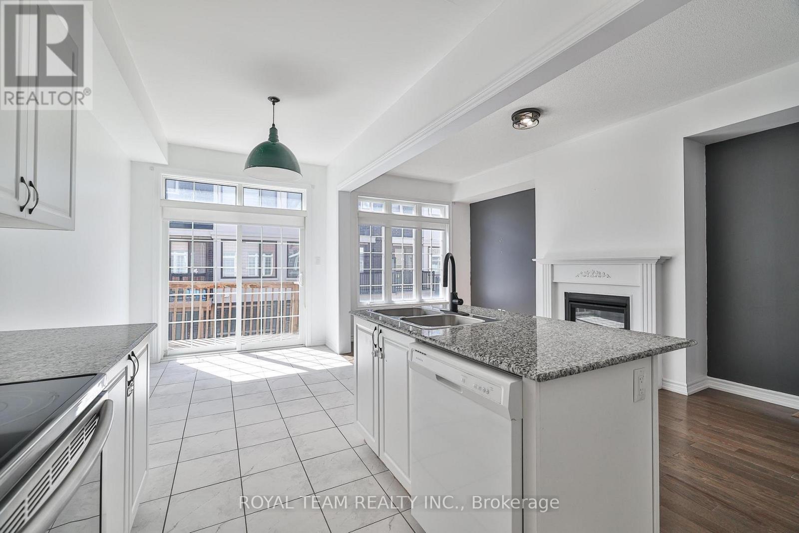 Photo 12 of 25 Sandwell Street, Vaughan ON