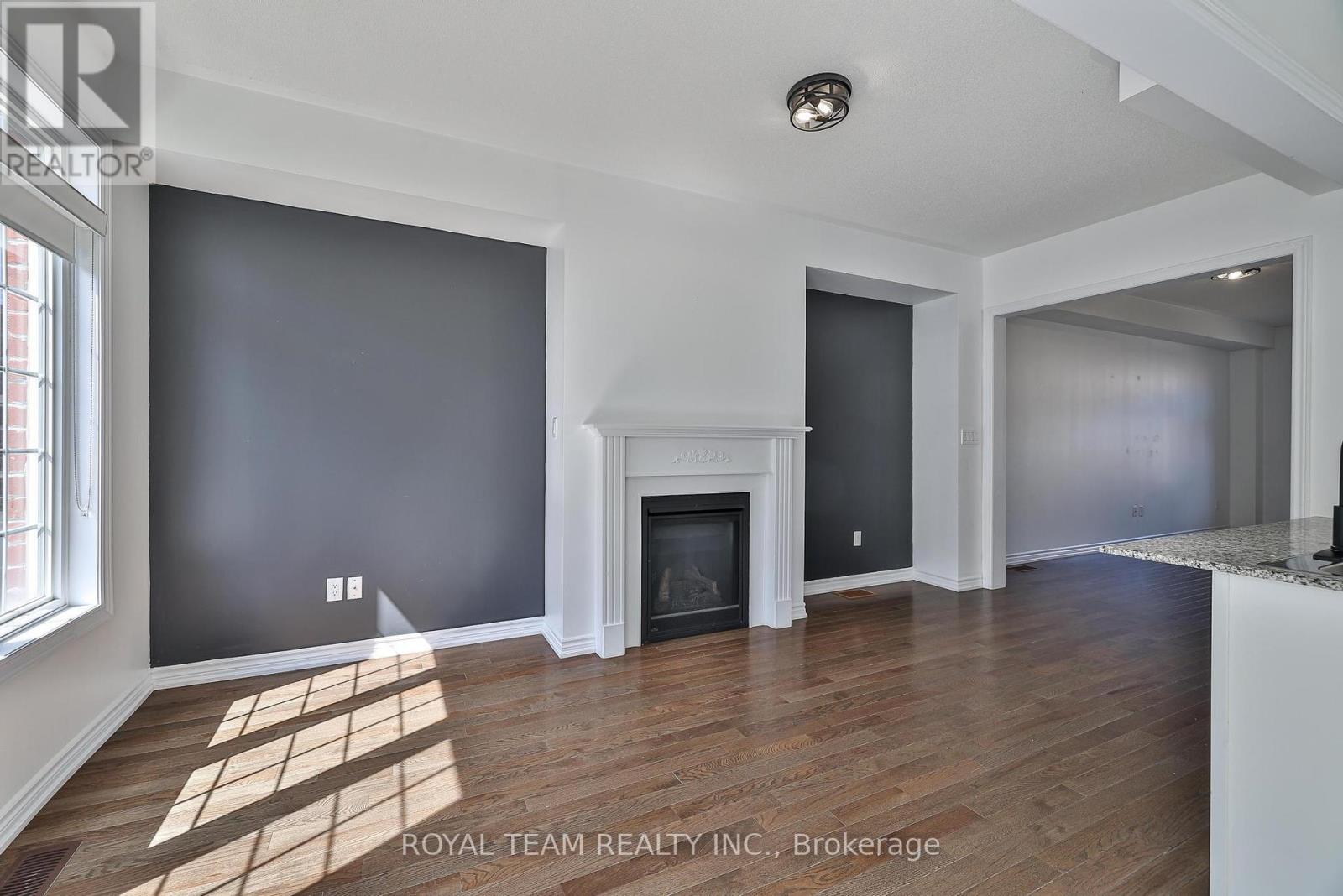 Photo 10 of 25 Sandwell Street, Vaughan ON