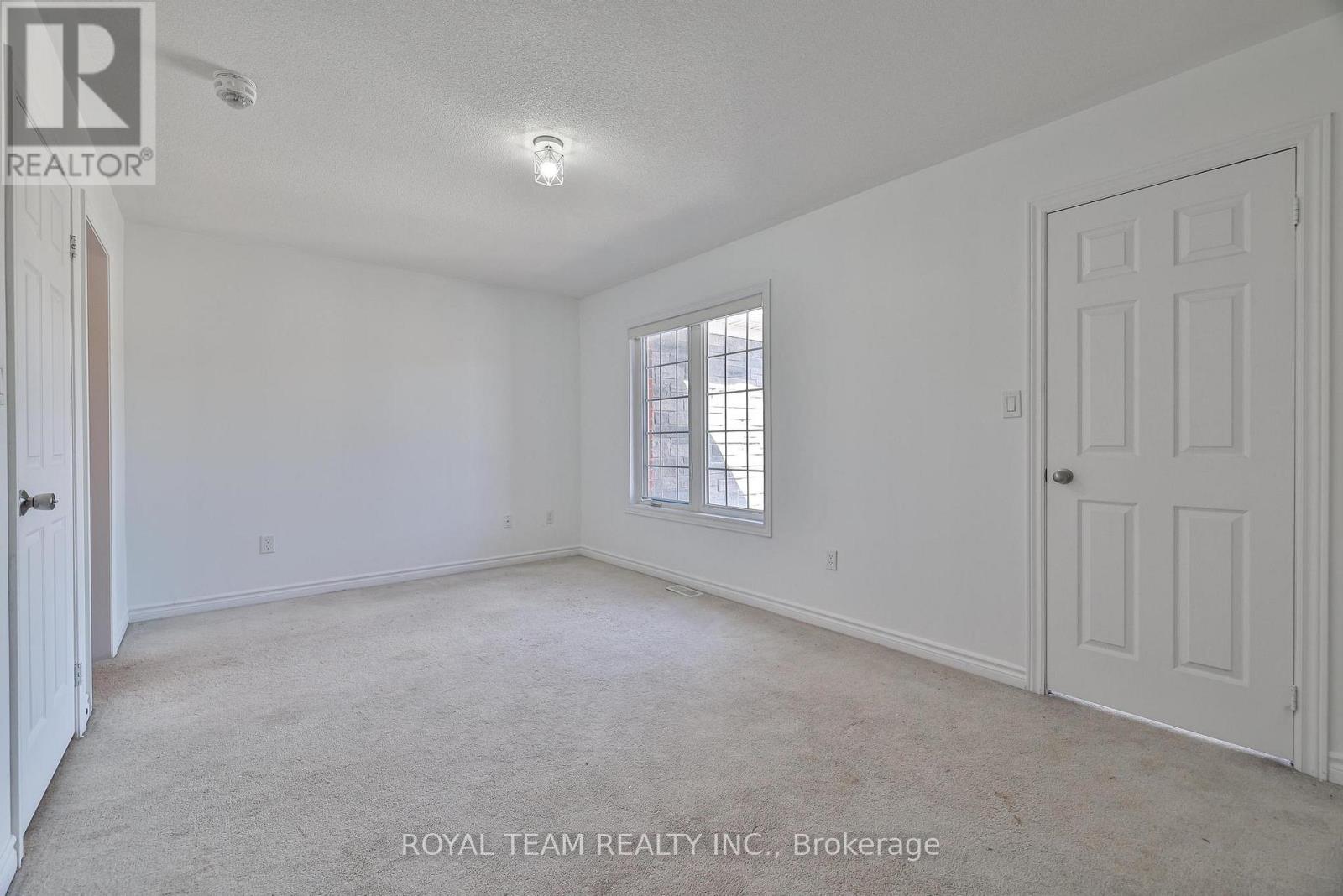 Photo 4 of 25 Sandwell Street, Vaughan ON