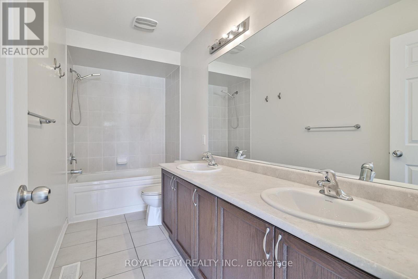 Photo 5 of 25 Sandwell Street, Vaughan ON