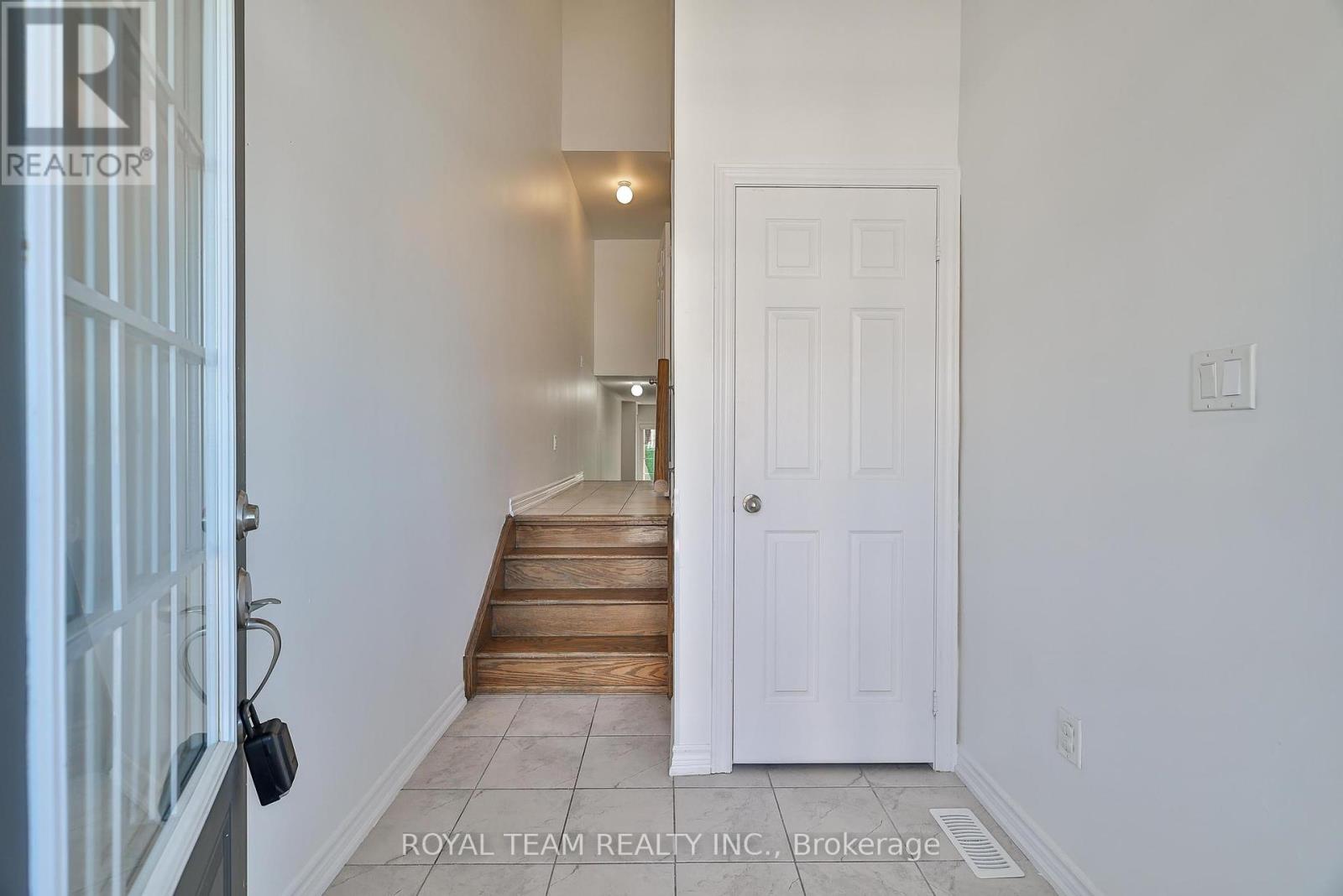 Photo 30 of 25 Sandwell Street, Vaughan ON