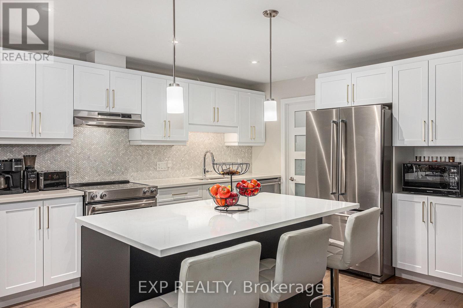 Photo 35 of 701 Azure Street, Russell ON