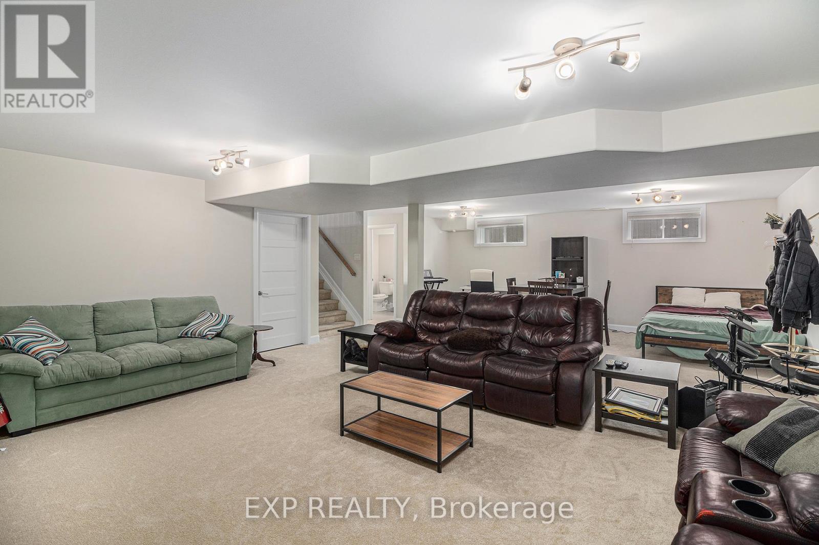 Photo 30 of 701 Azure Street, Russell ON
