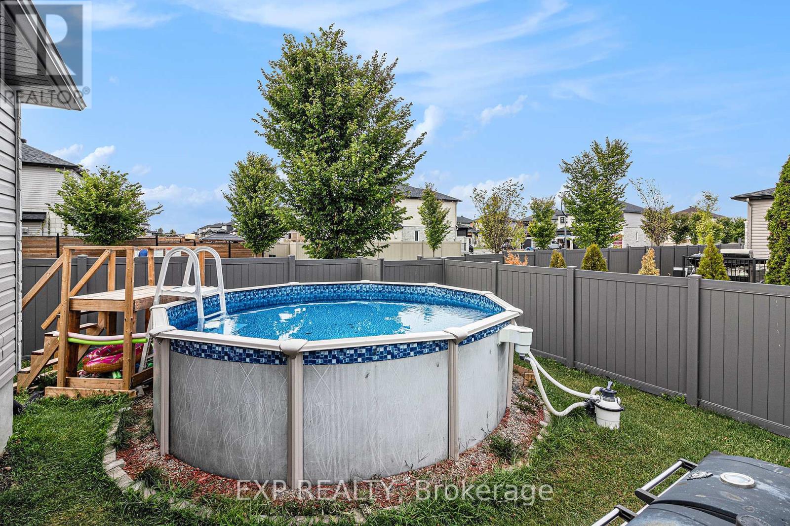 Photo 21 of 701 Azure Street, Russell ON
