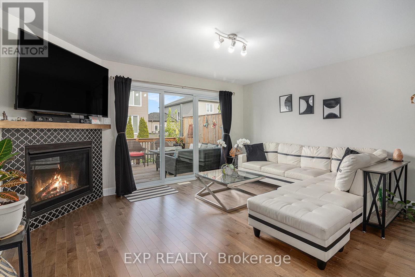 Photo 7 of 701 Azure Street, Russell ON