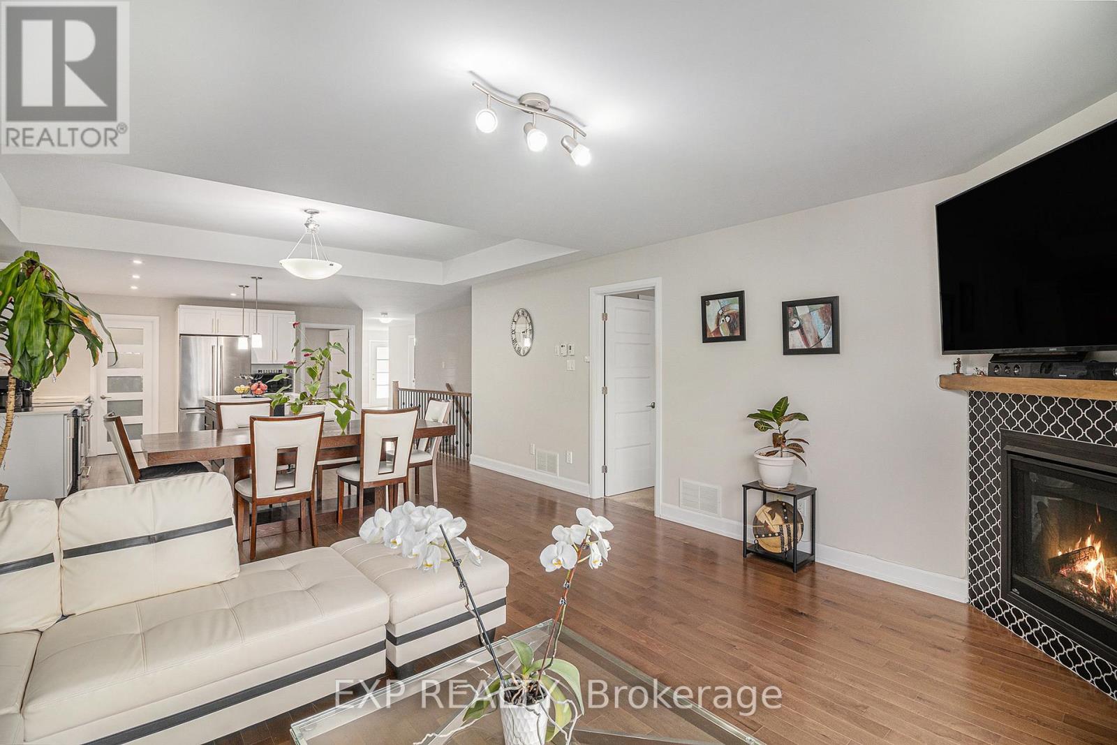 Photo 12 of 701 Azure Street, Russell ON