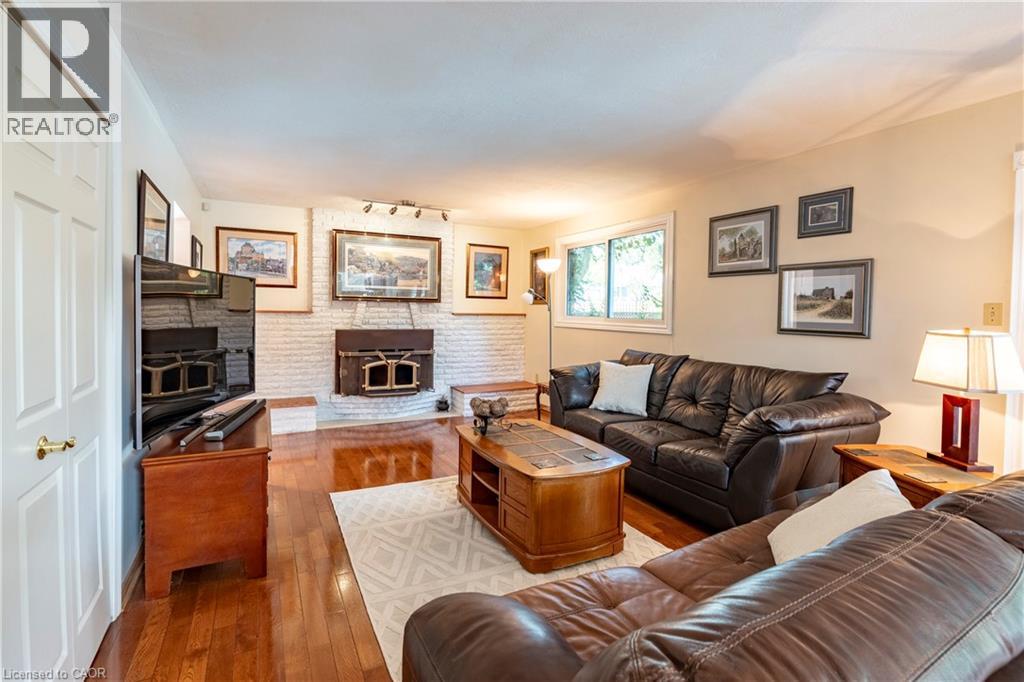 Photo 3 of 7 Meadowbrook Drive, Kitchener ON