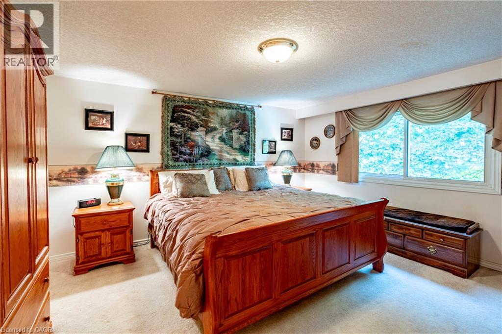 Photo 4 of 7 Meadowbrook Drive, Kitchener ON
