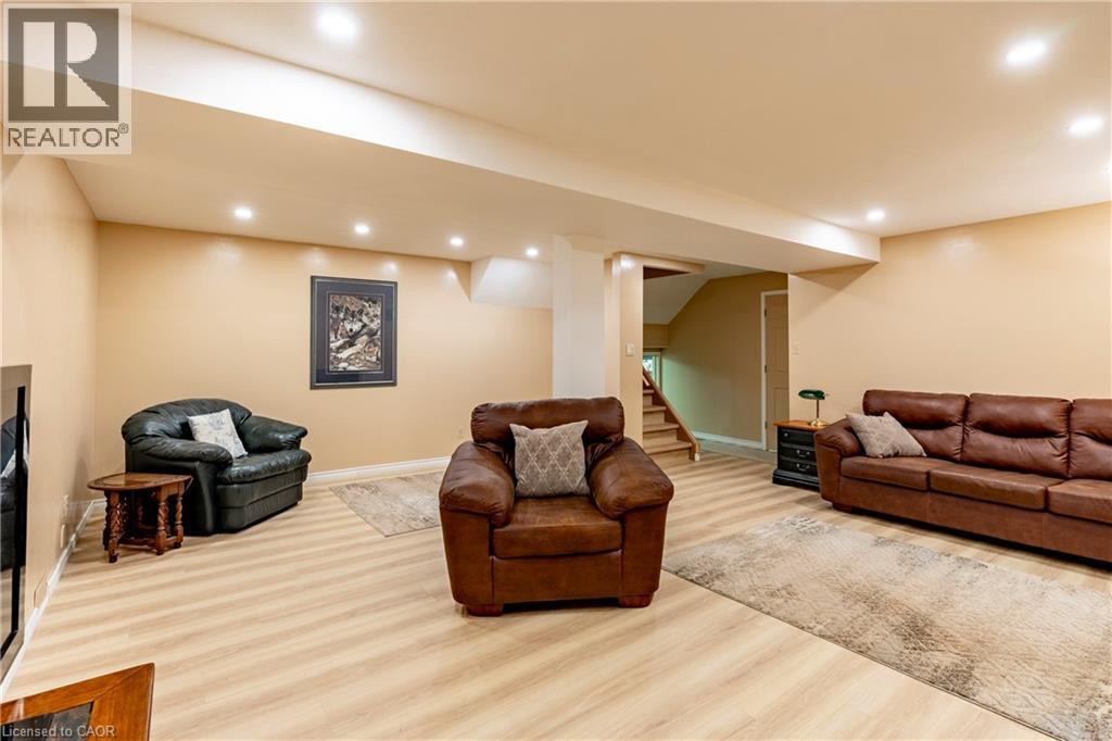 Photo 15 of 7 Meadowbrook Drive, Kitchener ON
