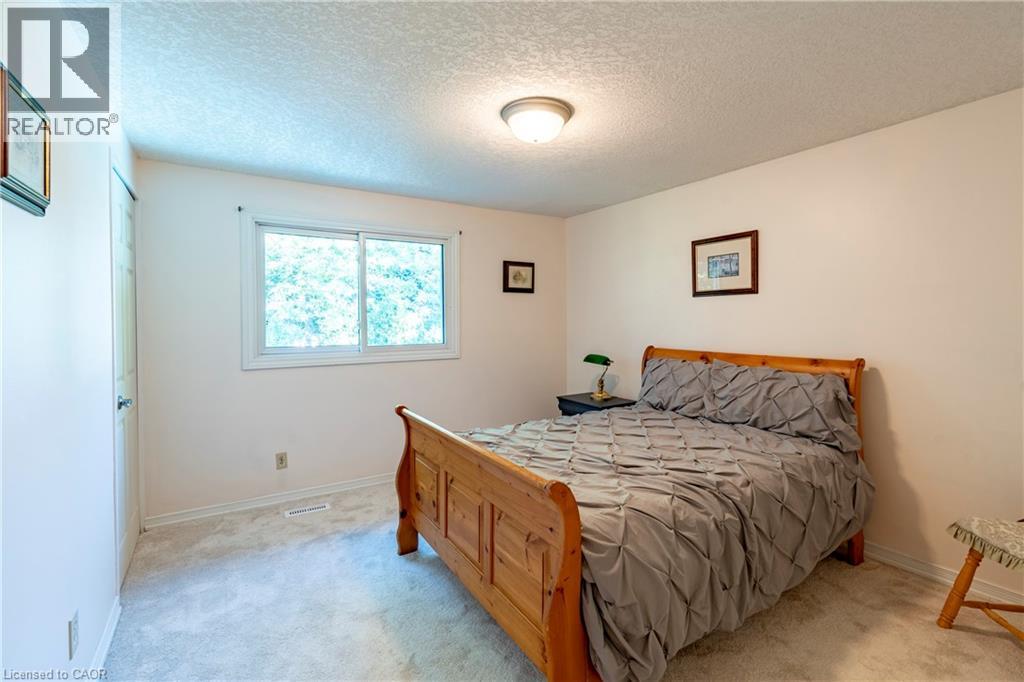 Photo 5 of 7 Meadowbrook Drive, Kitchener ON