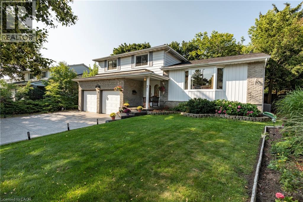 Photo 11 of 7 Meadowbrook Drive, Kitchener ON