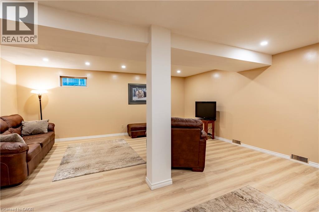 Photo 22 of 7 Meadowbrook Drive, Kitchener ON
