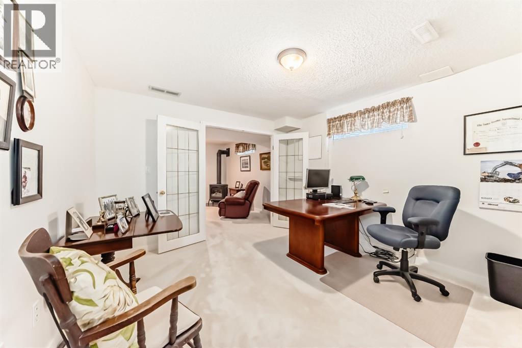 Photo 10 of 83 Gleneagles Close, Cochrane AB