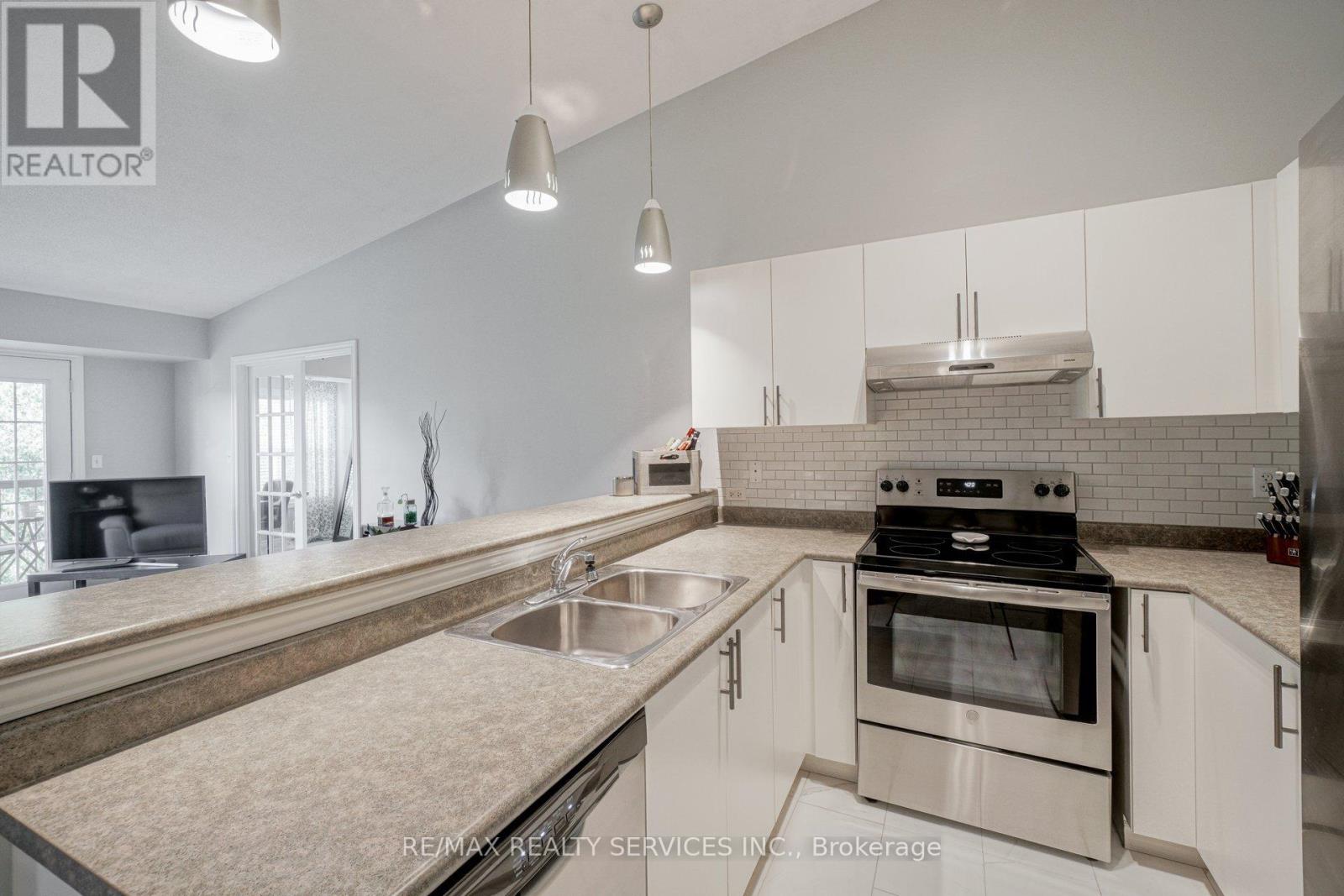 Photo 16 of 409 2085 Appleby Line, Burlington ON