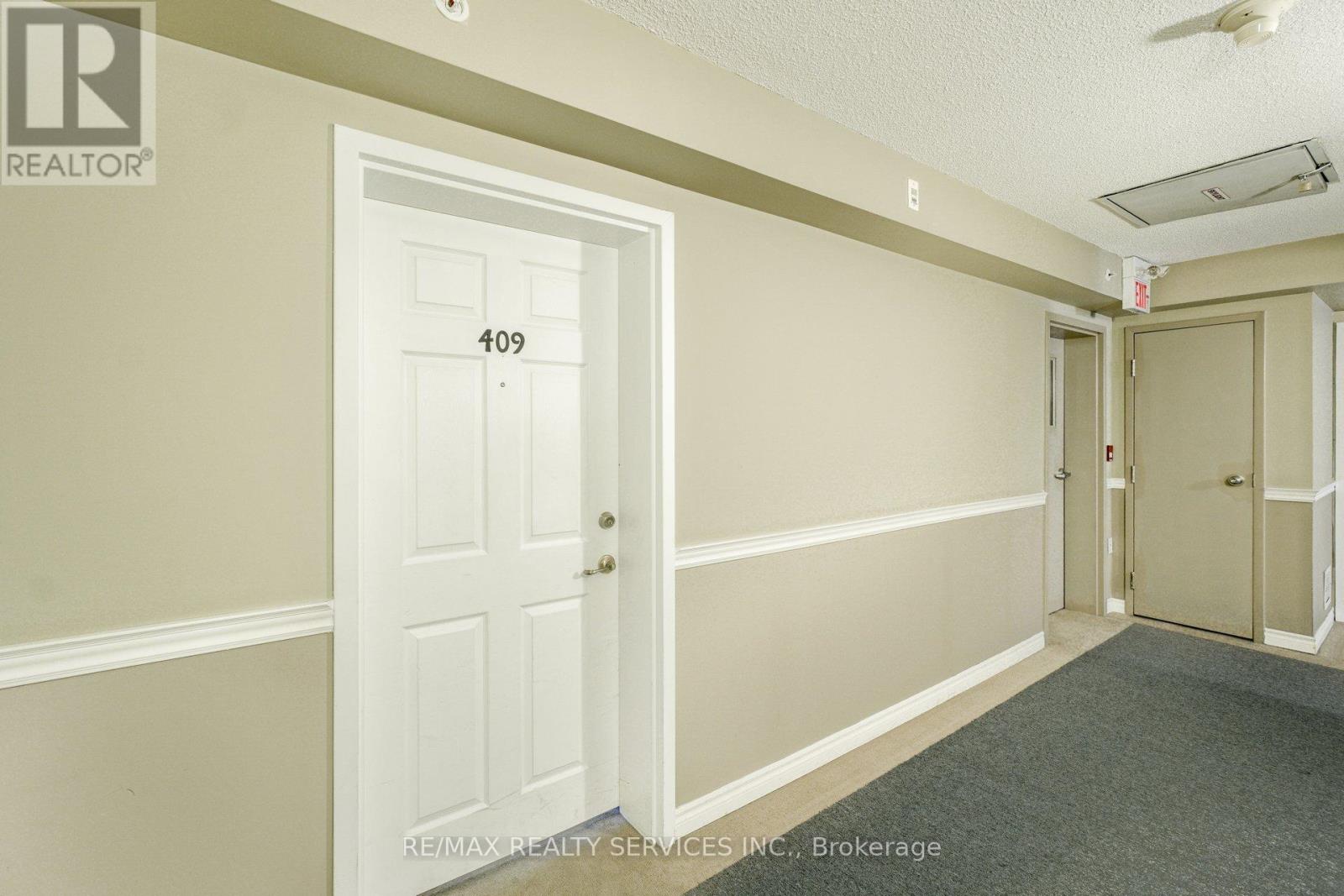 Photo 2 of 409 2085 Appleby Line, Burlington ON
