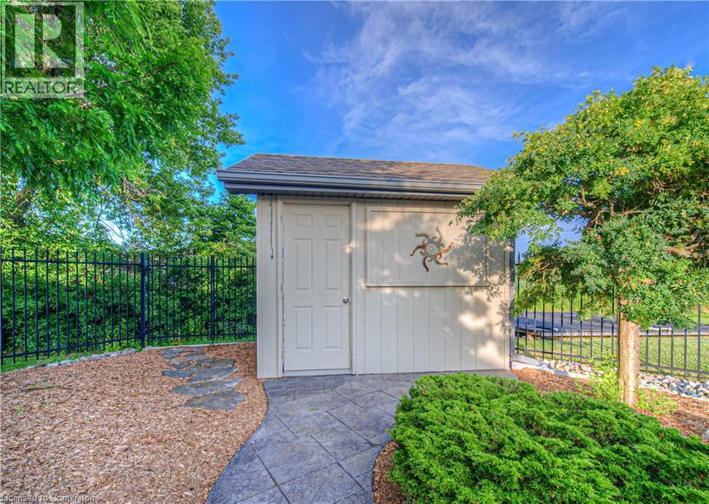Photo 37 of 10 Eagle Ridge Court, Glen Morris ON