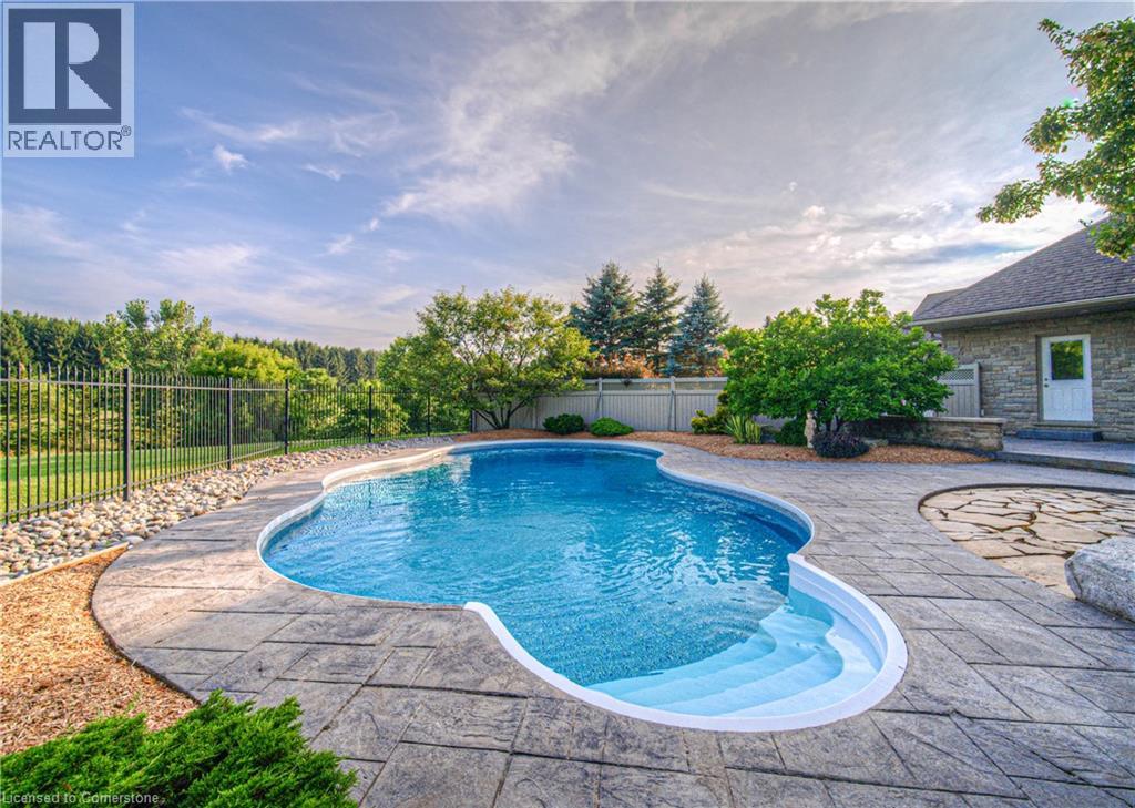 Photo 27 of 10 Eagle Ridge Court, Glen Morris ON