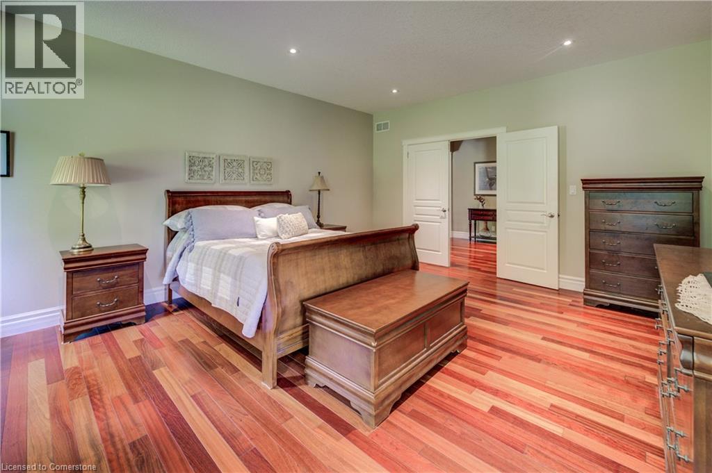 Photo 3 of 10 Eagle Ridge Court, Glen Morris ON