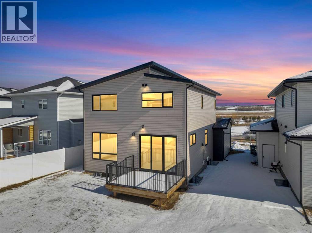 Single Family House for Sale in  Emerald Drive Evergreen Red Deer 