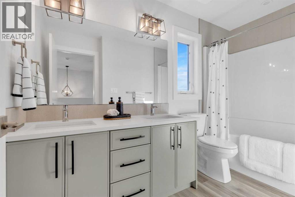 Single Family House for Sale in  Emerald Drive Evergreen Red Deer 