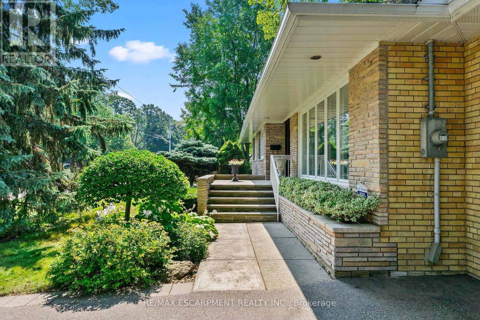 Photo 3 of 1520 Camelford Drive, Mississauga ON