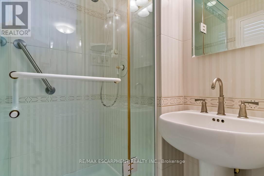 Photo 16 of 1520 Camelford Drive, Mississauga ON
